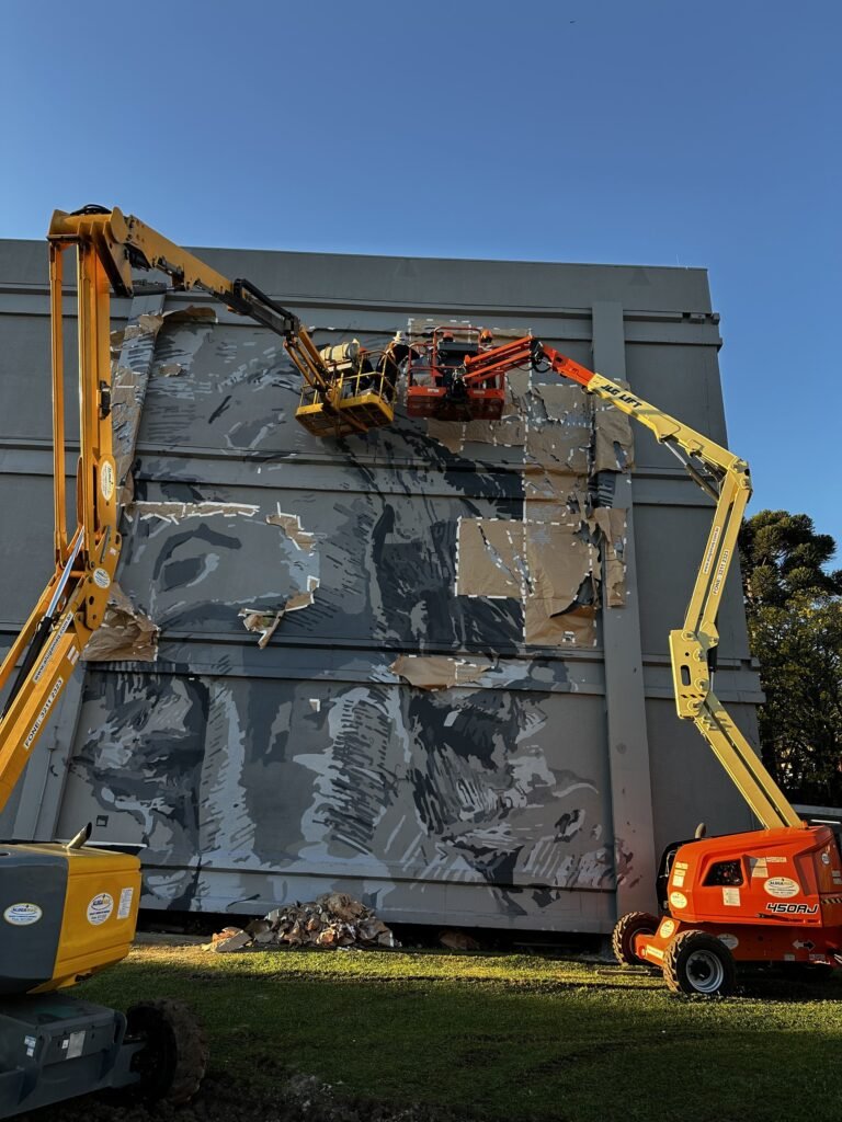 Primeiras camadas do rosto, pintadas de duas plataformas elevatórias
