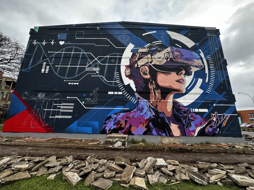 O mural pronto, antes da limpeza do terreno em frente